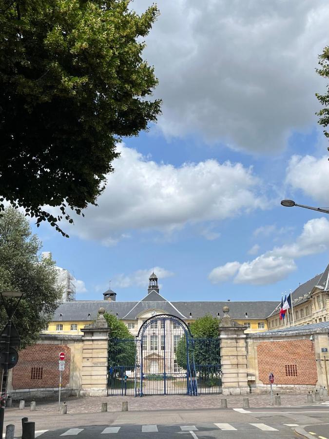 Le Flaubert, Appartement Et Parking En Centre Ville Ruão Exterior foto